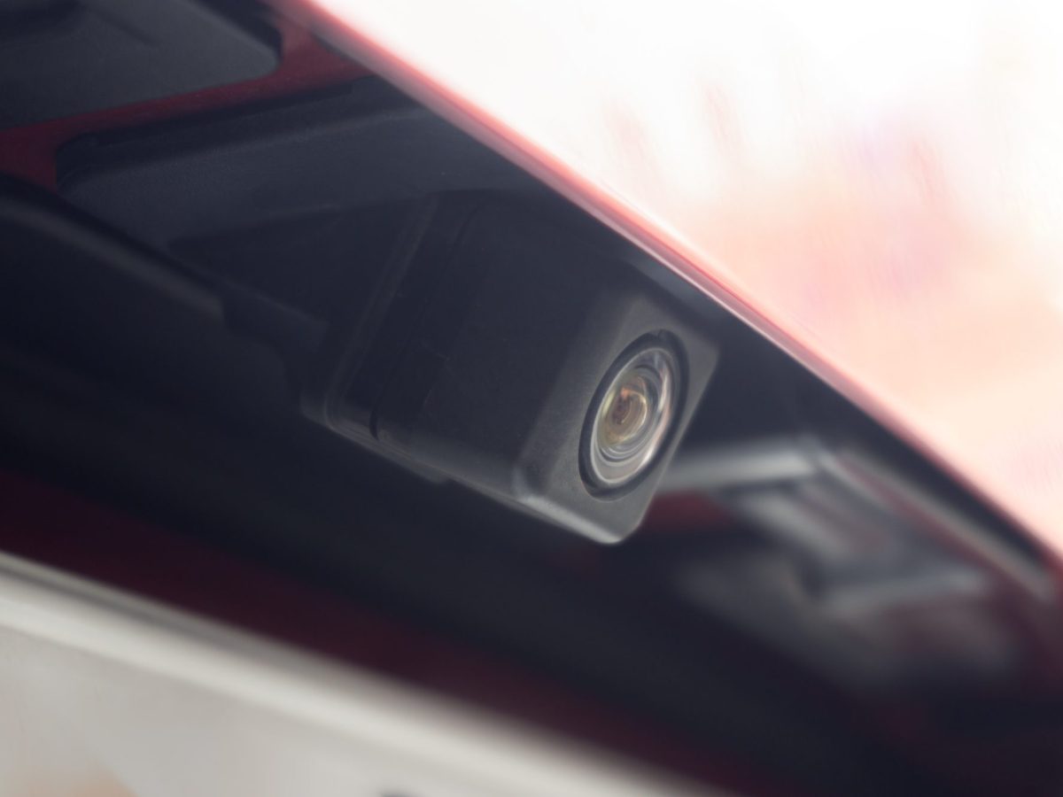 Rückfahrkamera hinten am Auto.