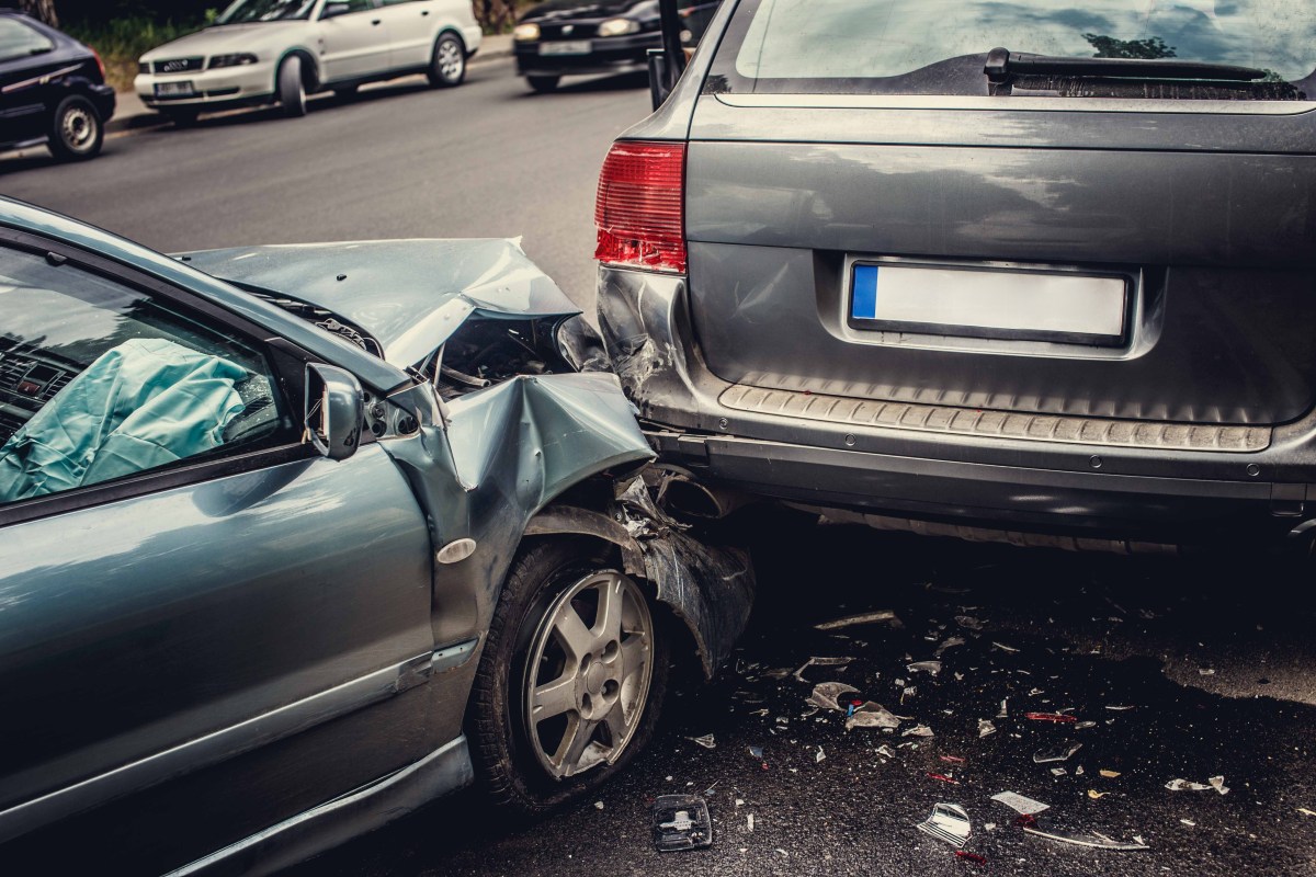 Zwei Wagen in einem Unfall verwickelt