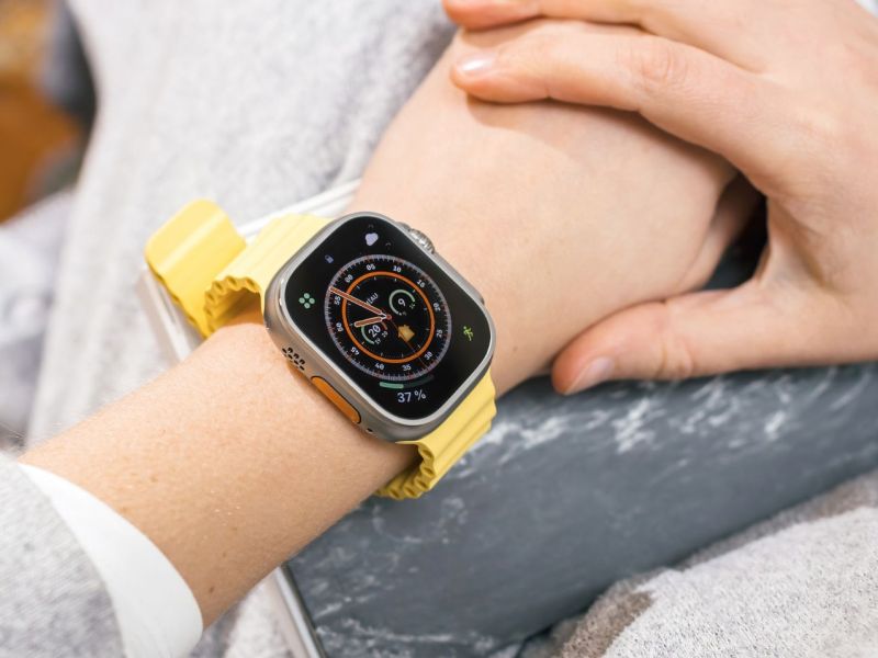 Apple Watch Ultra am Handgelenk