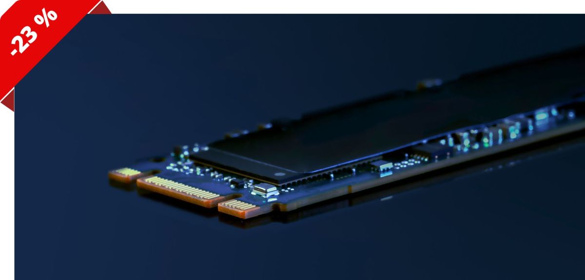 SSD vor blauem Hintergrund