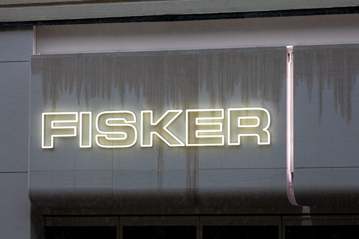 Fisker-Logo an einer Fassade