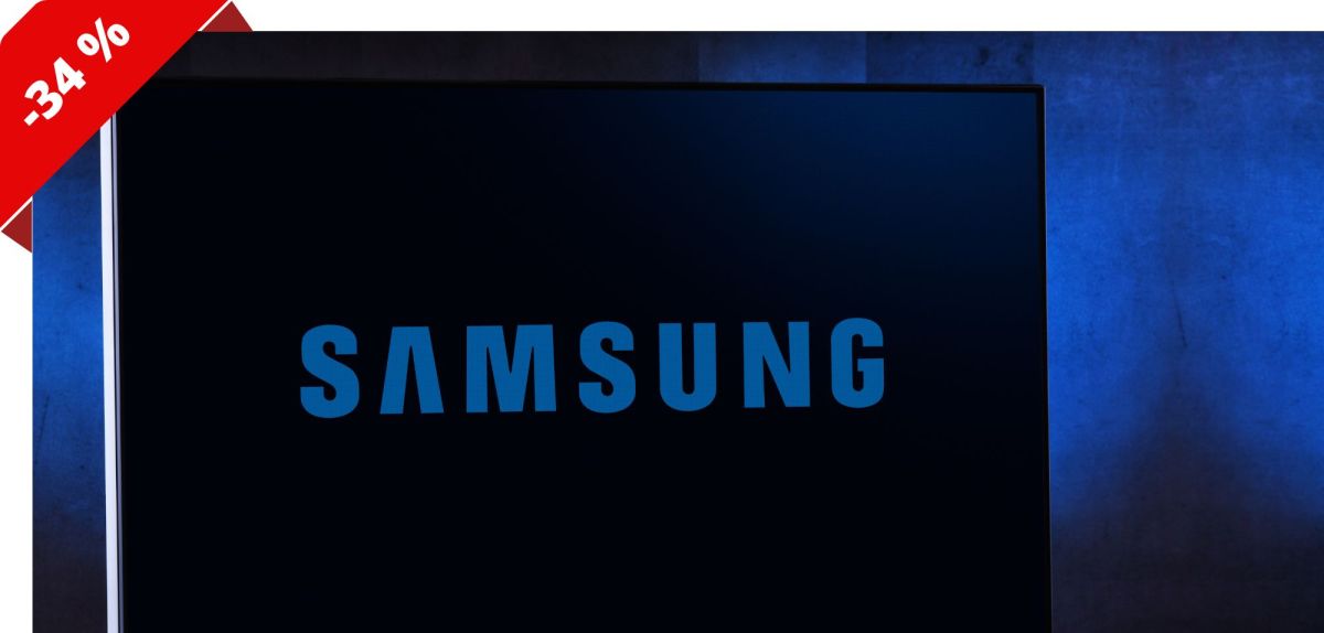 Samsung-Fernseher in blauem Licht