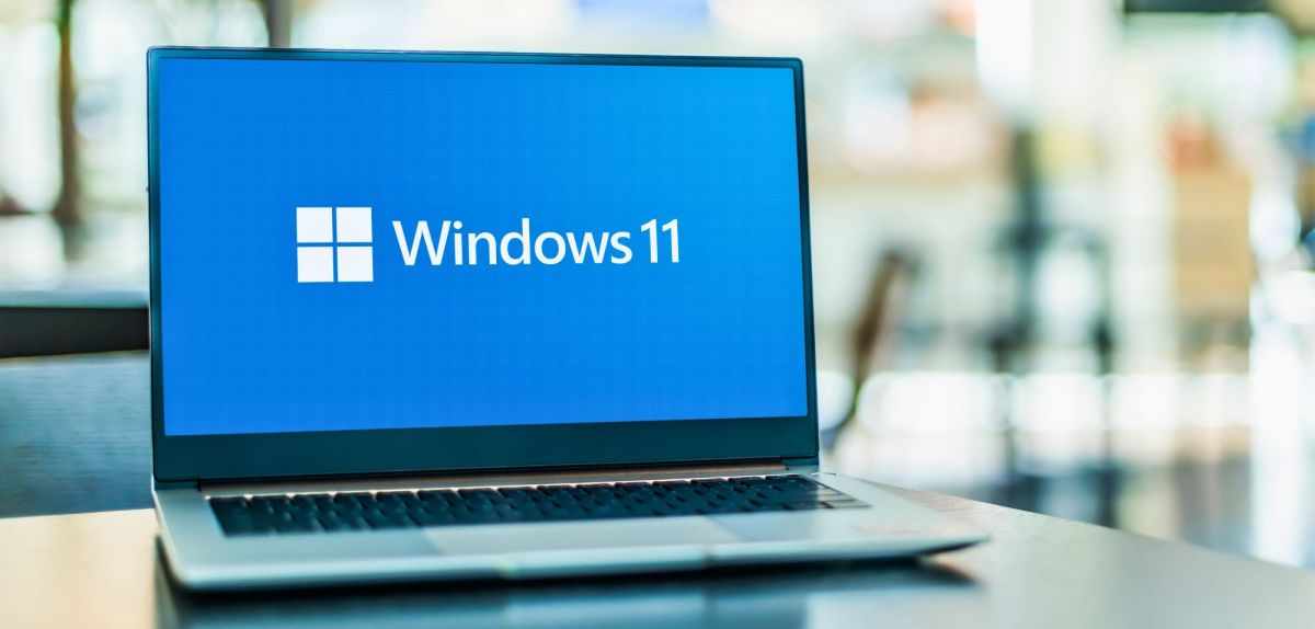 Windows 11-Logo auf Laptop