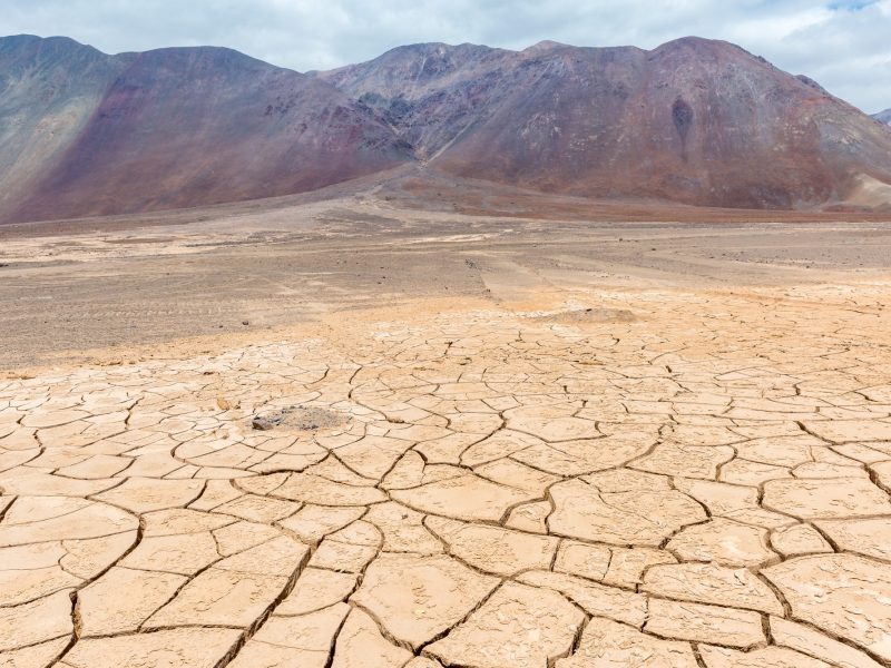 aufgerissener Boden in der Atacama-Wüste