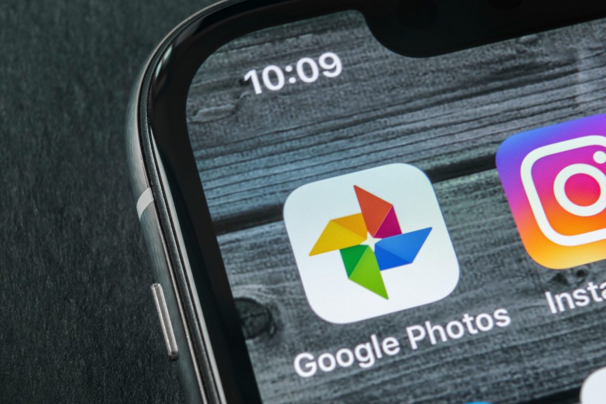 Google Fotos App auf einem Smartphone-Display