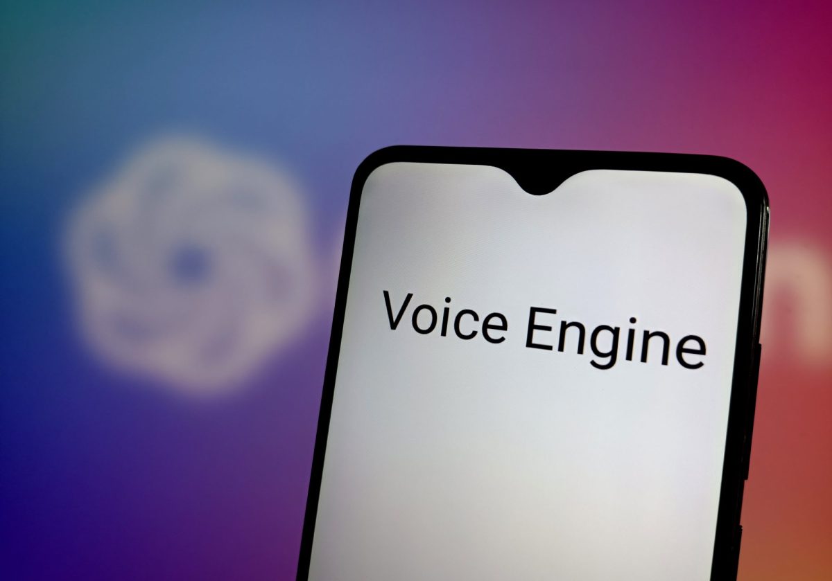Voice Engine wird auf einem Smartphone Display angezeigt.
