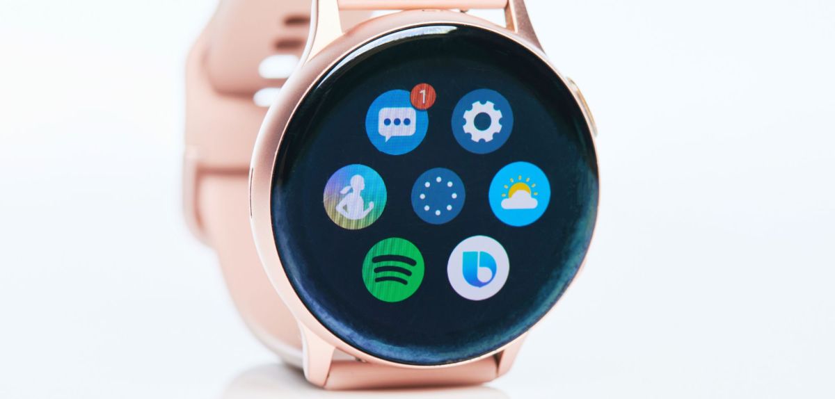 Samsung Galaxy Watch mit aktiviertem Display