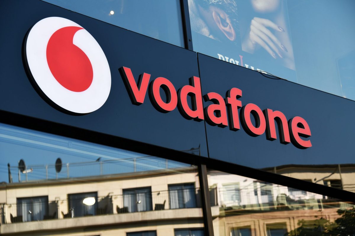 Vodafone-Logo auf Hauswand.