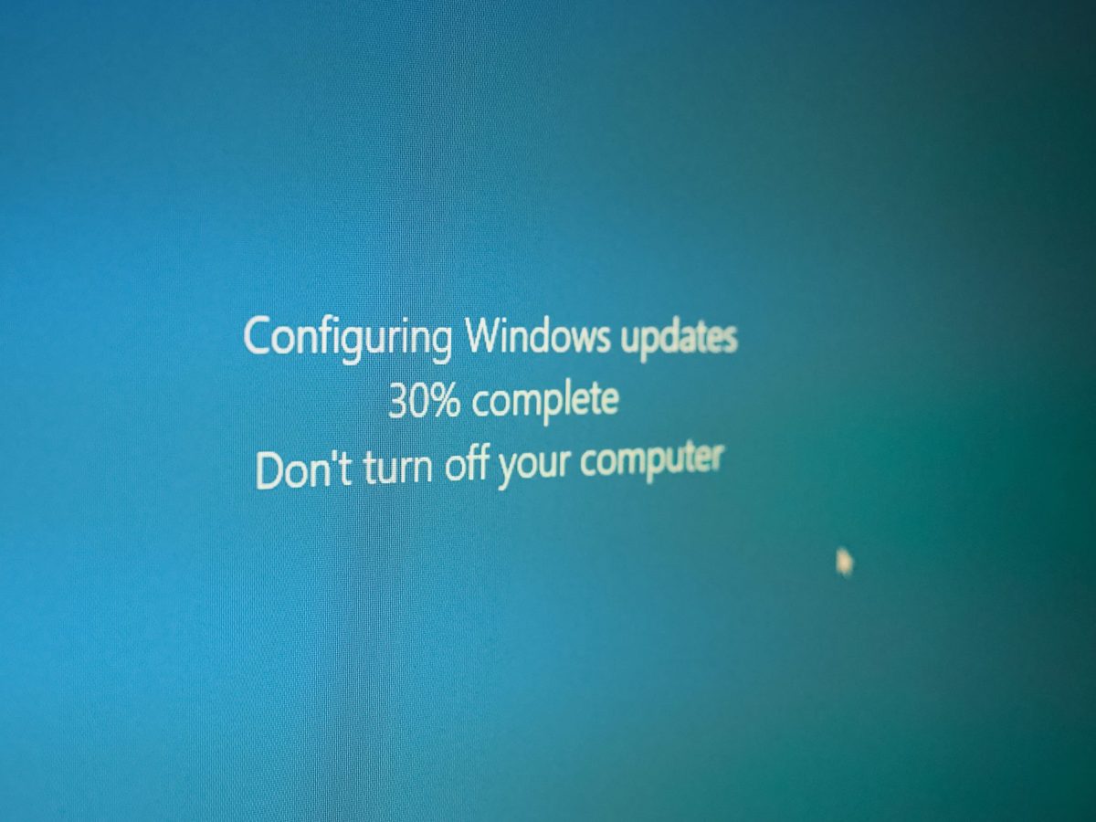 Bildschirm zeigt ein Windows-Update an.