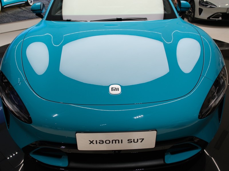 Das Xiaomi SU7-Elektroauto in der Frontansicht