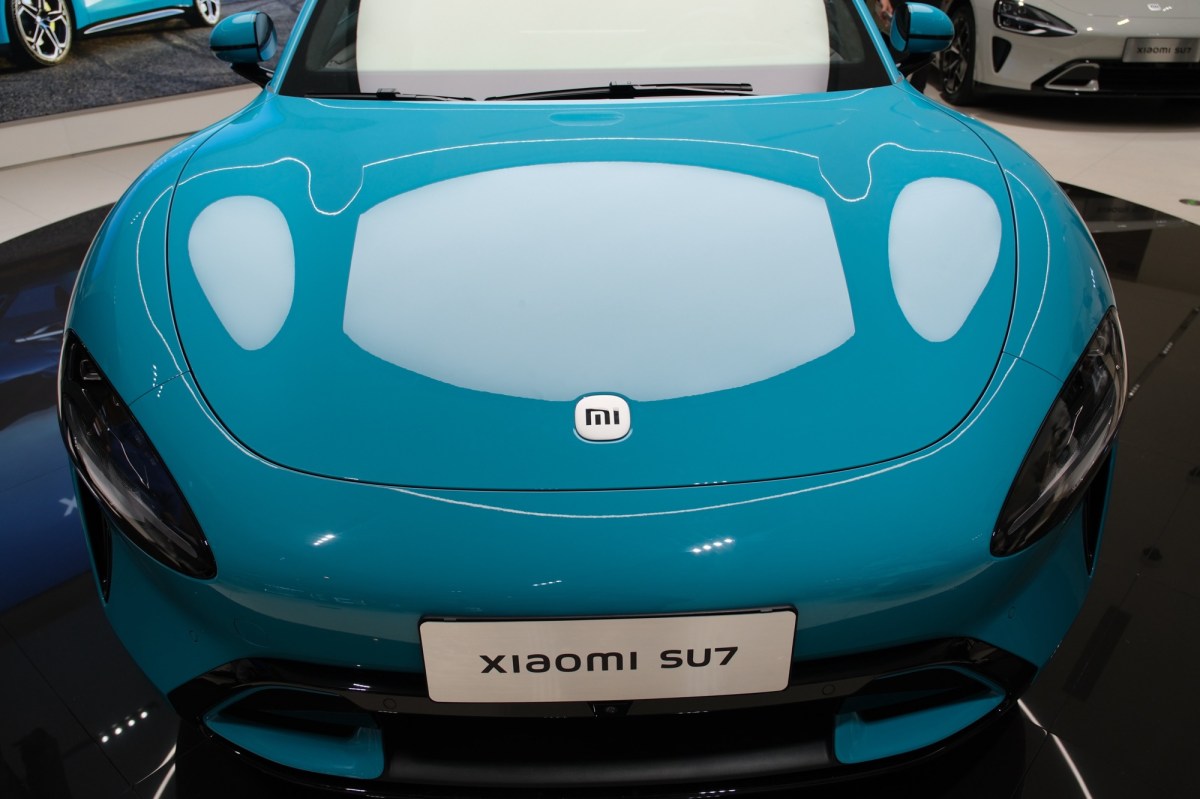 Das Xiaomi SU7-Elektroauto in der Frontansicht