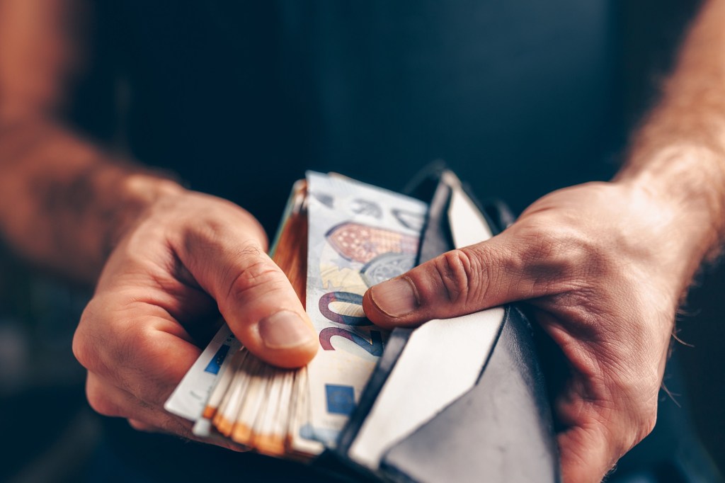 Notgroschen: So viel Bargeld solltest du immer im Portemonnaie haben