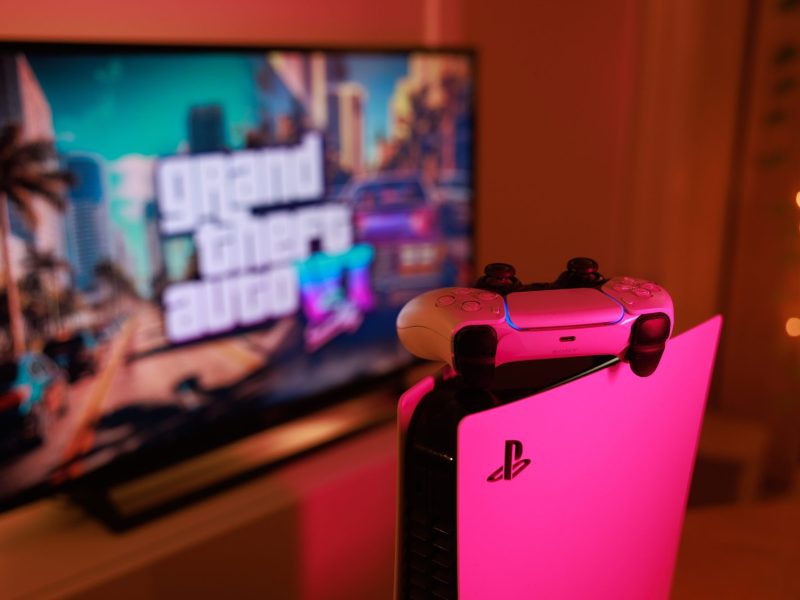 PlayStation 5 vor einem 
