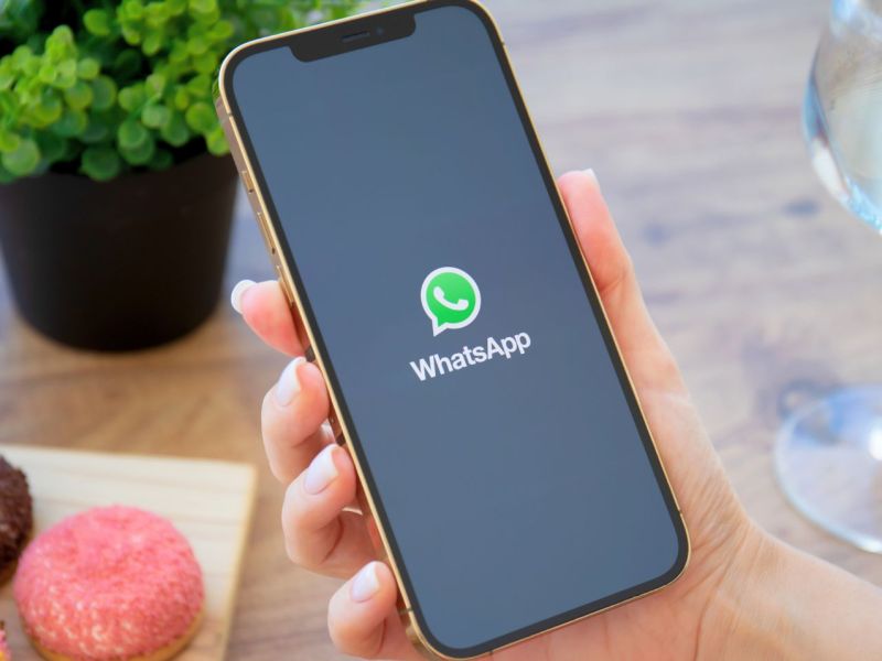 WhatsApp-Logo auf Smartphone