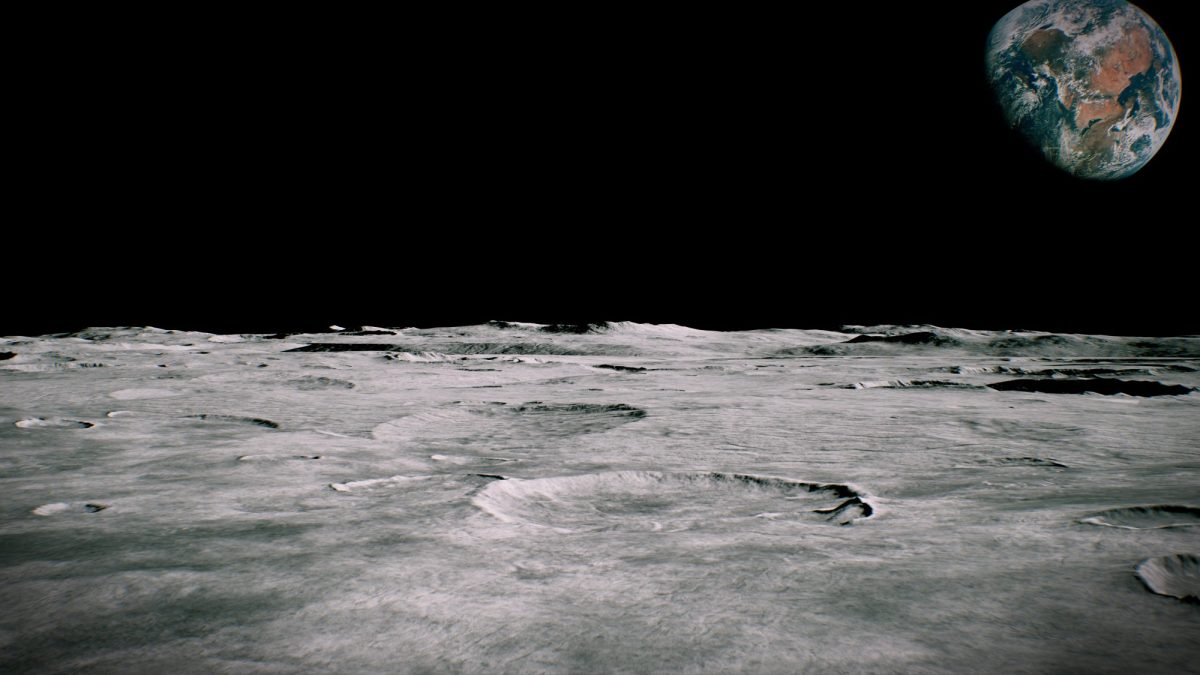 Nahaufnahme der OberflÃ¤che des Mondes. Im Hintergrund ist die Erde zu sehen.