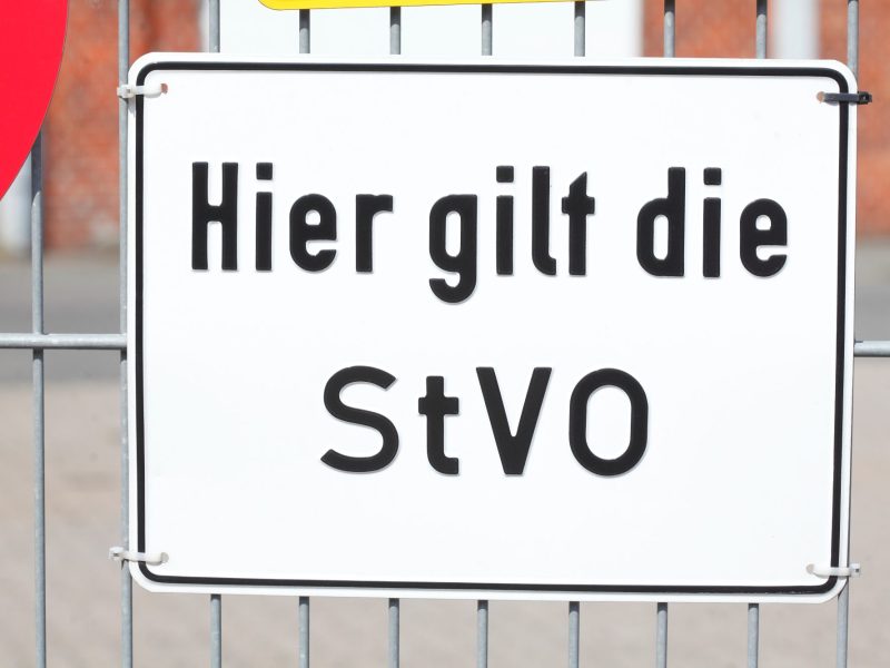 Straßenschild, auf dem 