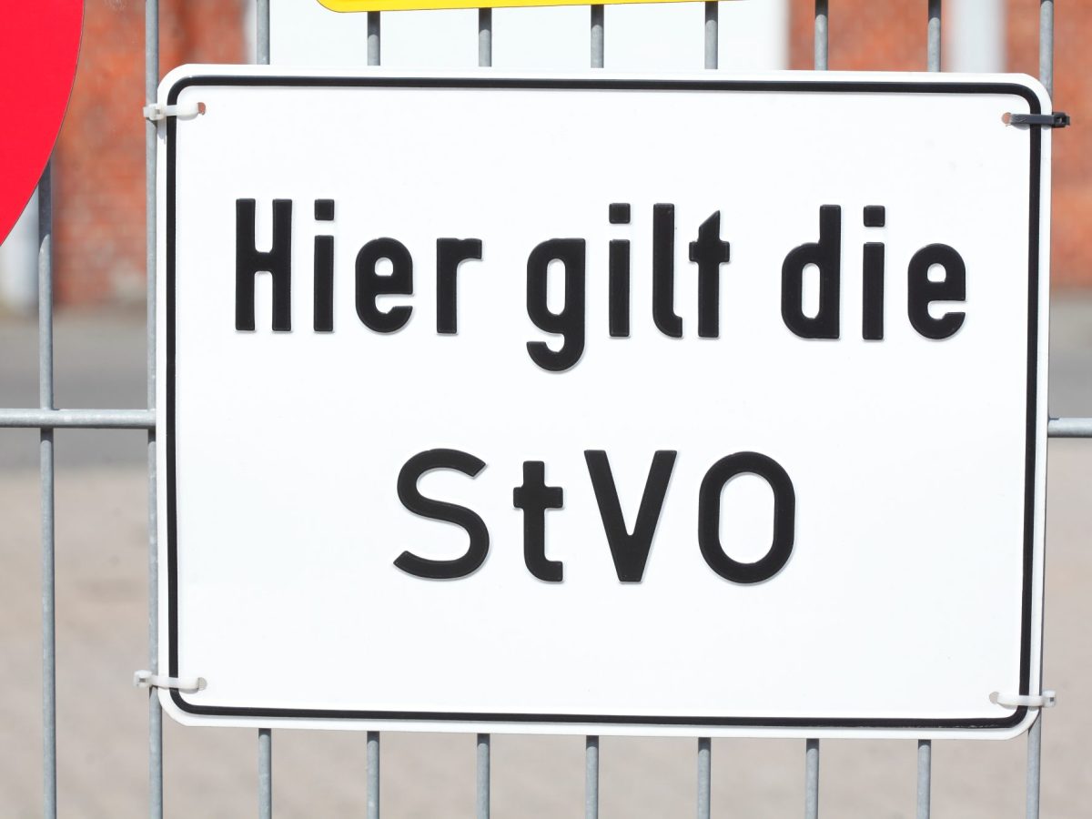 Straßenschild, auf dem 