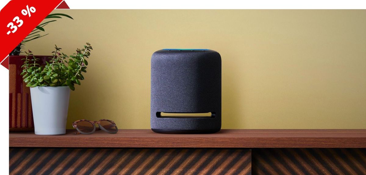 Amazon Echo Studio auf einem Sideboard