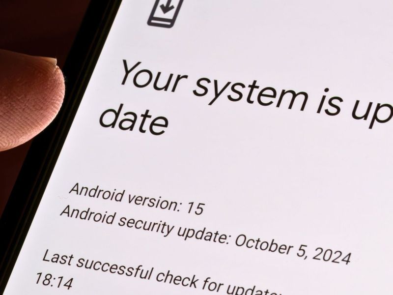 Android-Handy mit Update-Bildschirm