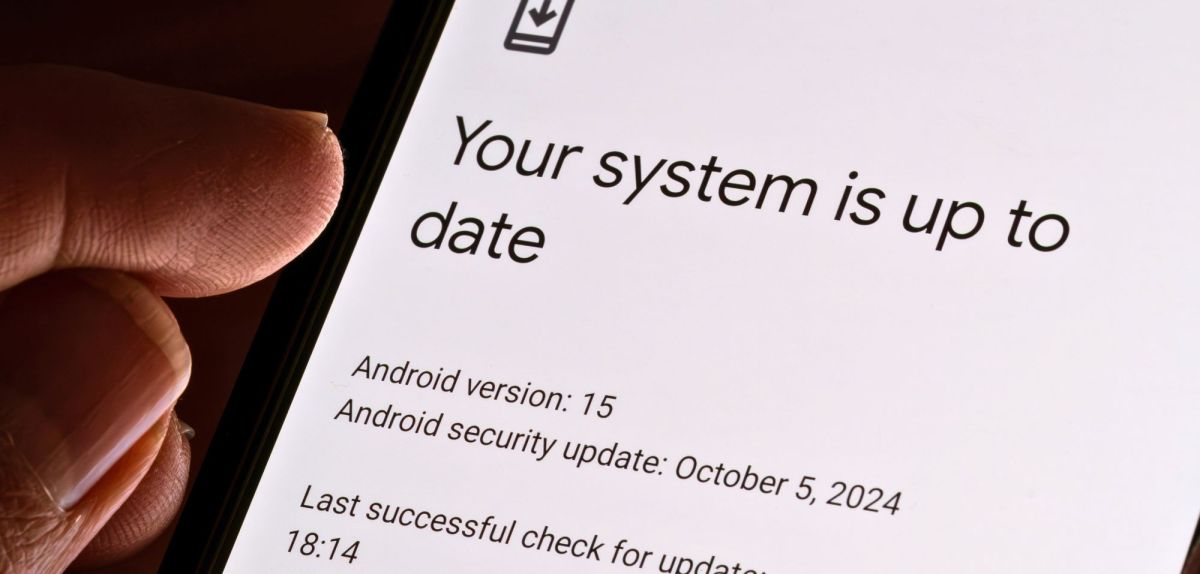 Android-Handy mit Update-Bildschirm