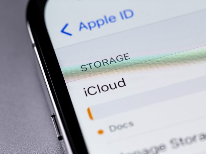 Menü für die Apple ID ist auf einem Handy geöffnet.