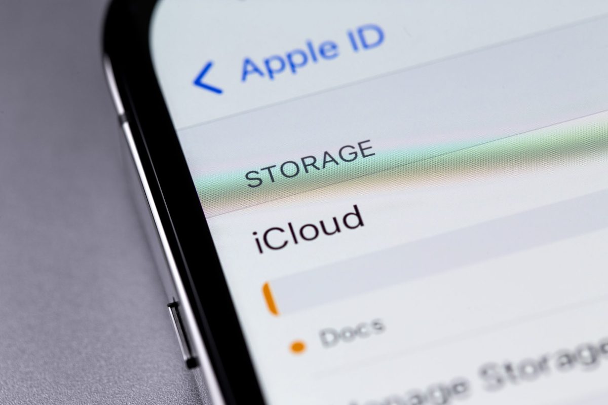 MenÃ¼ fÃ¼r die Apple ID ist auf einem Handy geÃ¶ffnet.