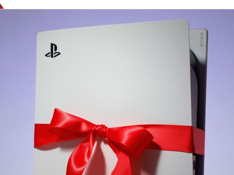 PlayStation 5 Slim mit einer roten Schleife
