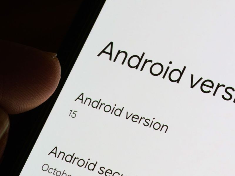 Android 15-Update auf einem Smartphone