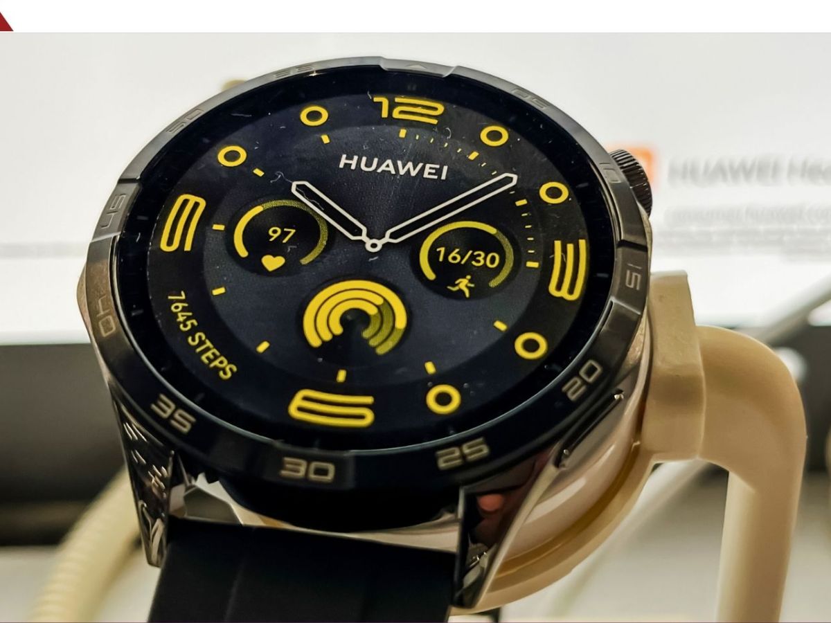 Huawei Watch GT 3 liegt in einer Auslage
