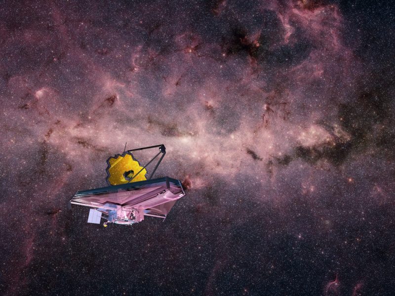 James-Webb-Teleskop schwebt vor Hintergrund einer Galaxie.
