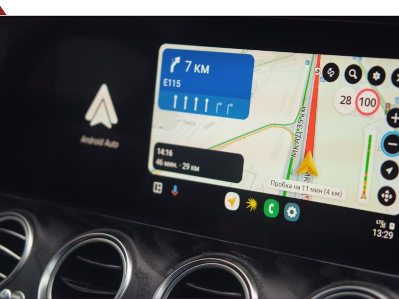 Android Auto wird auf einem Auto-Display angezeigt