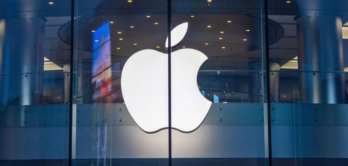 Logo von Apple an Glasfront