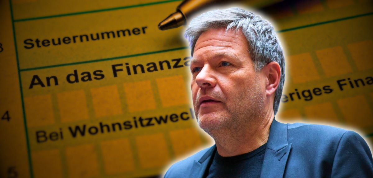 Robert Habeck vor einer Steuererklärung