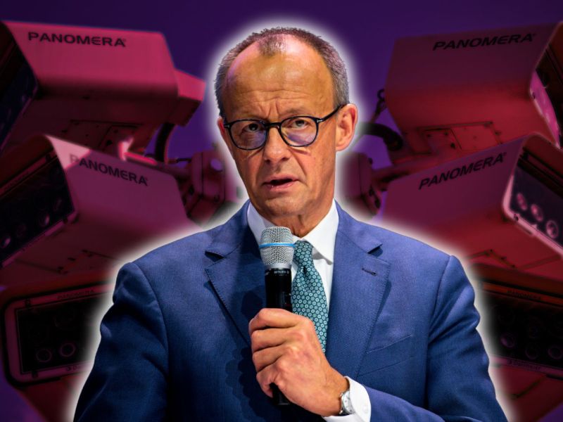 Friedrich Merz vor Überwachungskameras