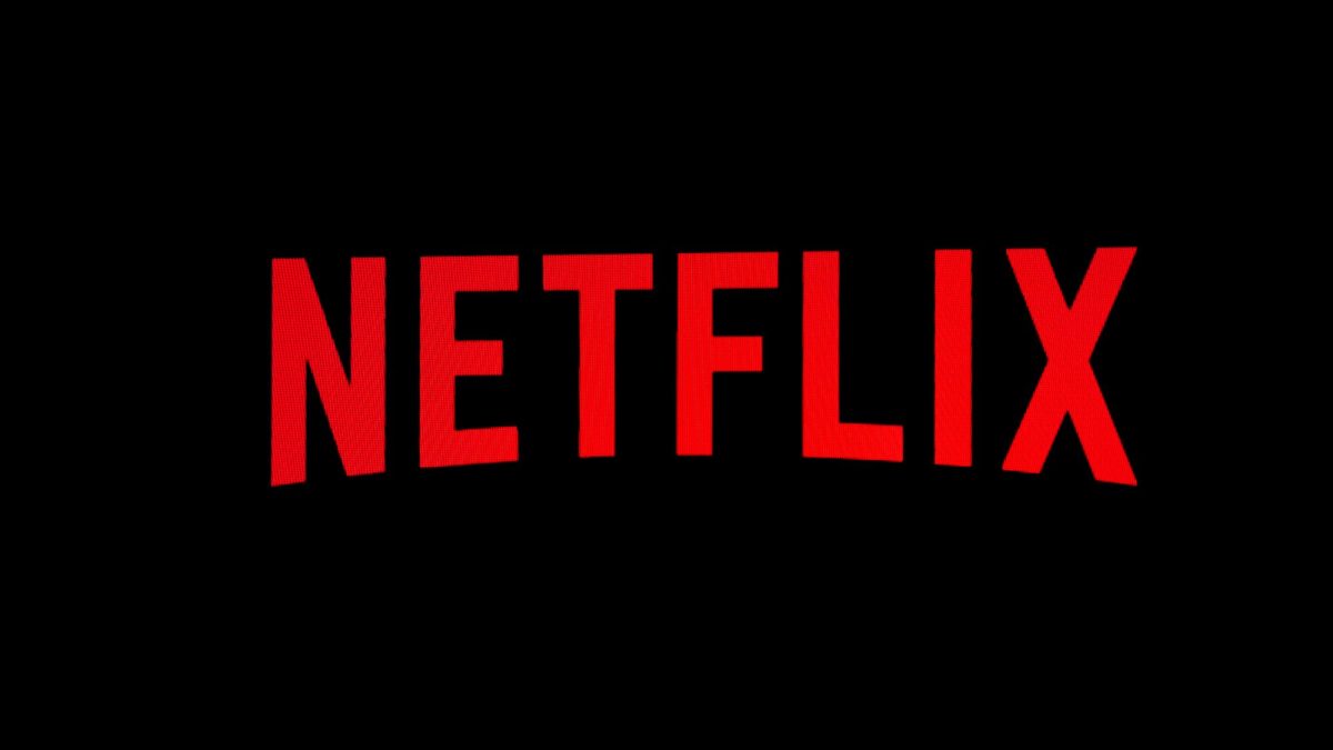 Rotes Netflix-Logo auf schwarzem Grund.