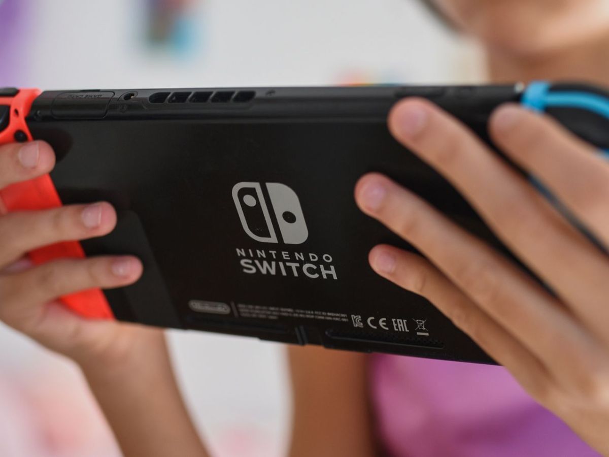 Mädchen mit Nintendo Switch