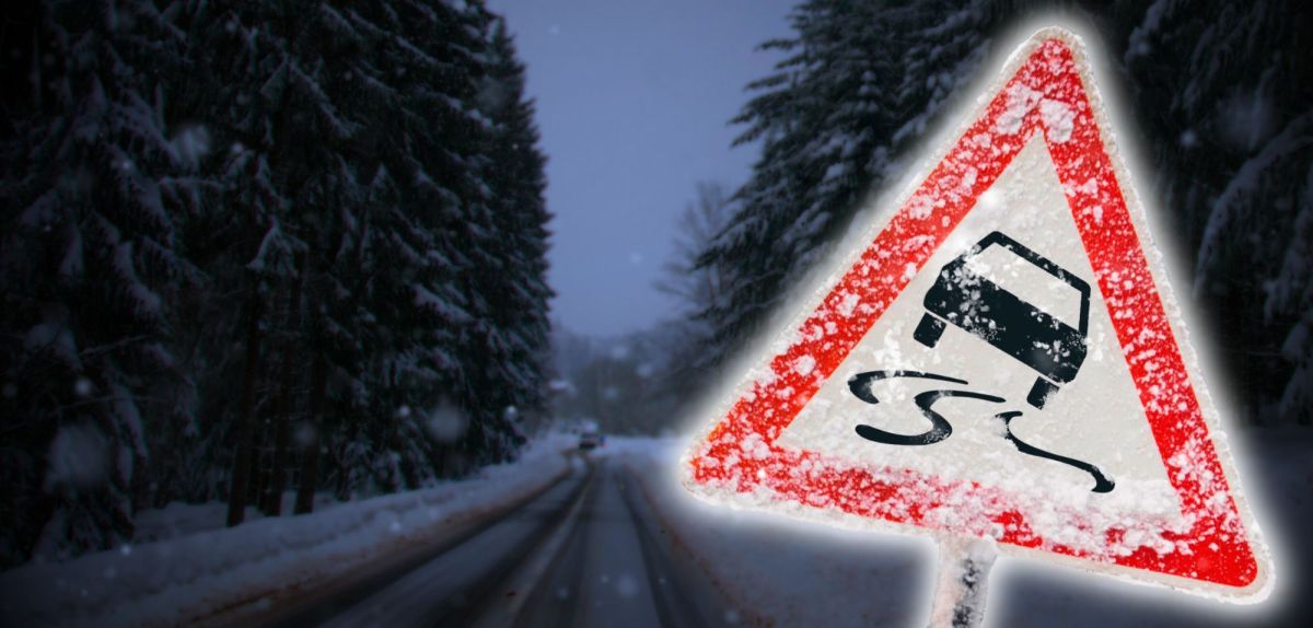 Warnschild vor einer verschneiten Straße