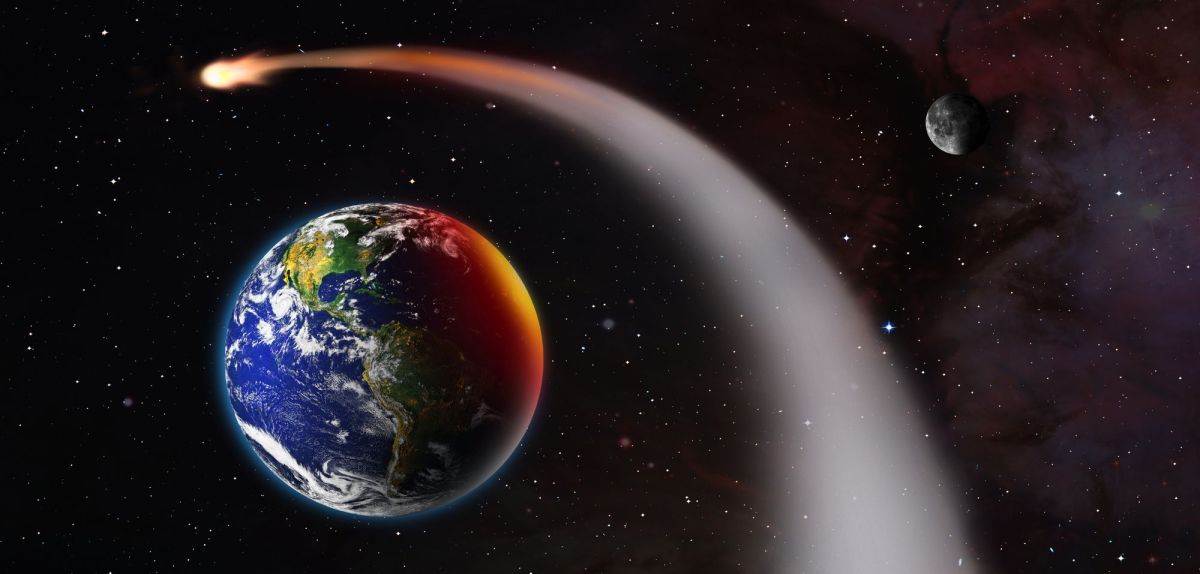 Asteroid fliegt über Erde
