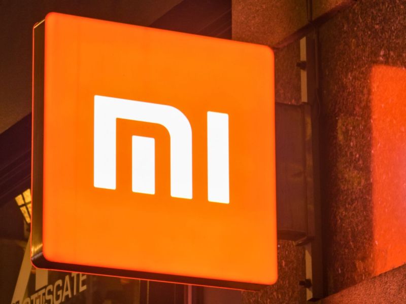 Schild mit Xiaomi-Logo