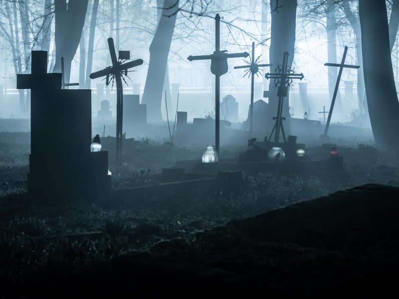 Ein Friedhof bei Nacht. (Symbolbidl)
