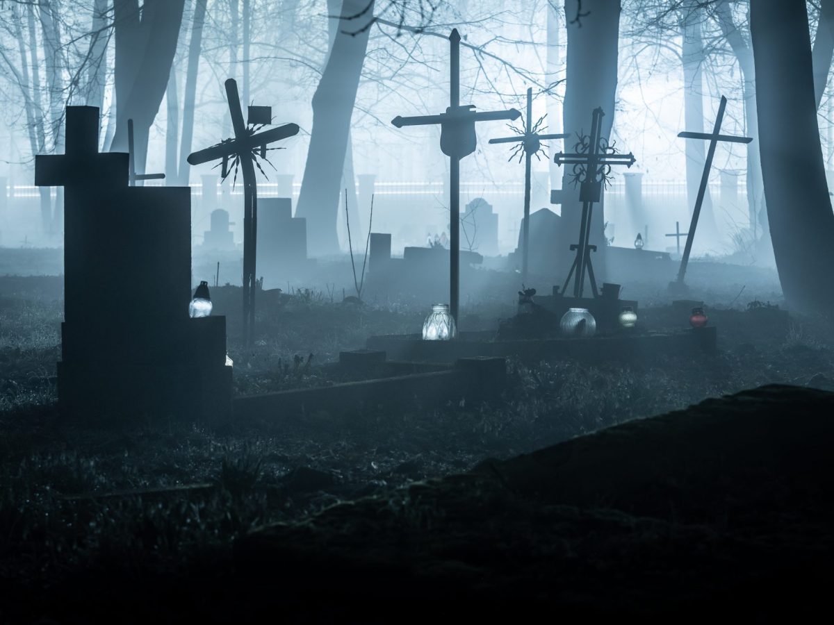 Ein Friedhof bei Nacht. (Symbolbidl)