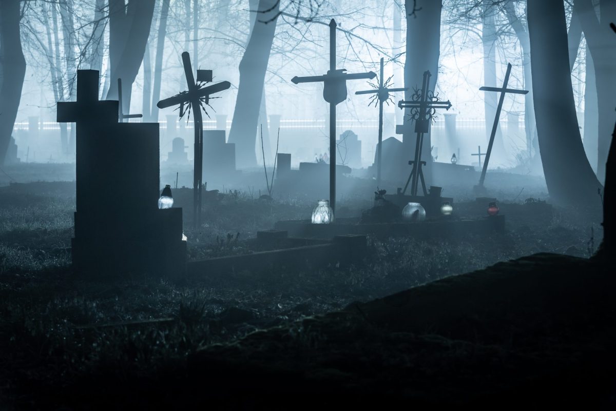 Ein Friedhof bei Nacht. (Symbolbidl)