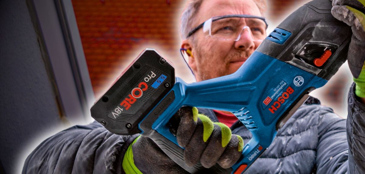 Mann mit Bosch GSA 18V-28 Professional