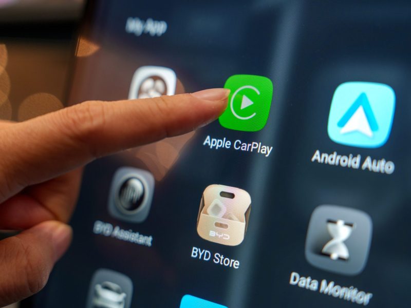Apple Carplay wird auf einem Display angezeigt.