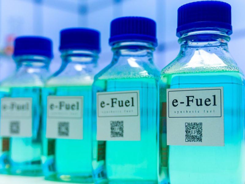 E-Fuels in Flaschen.