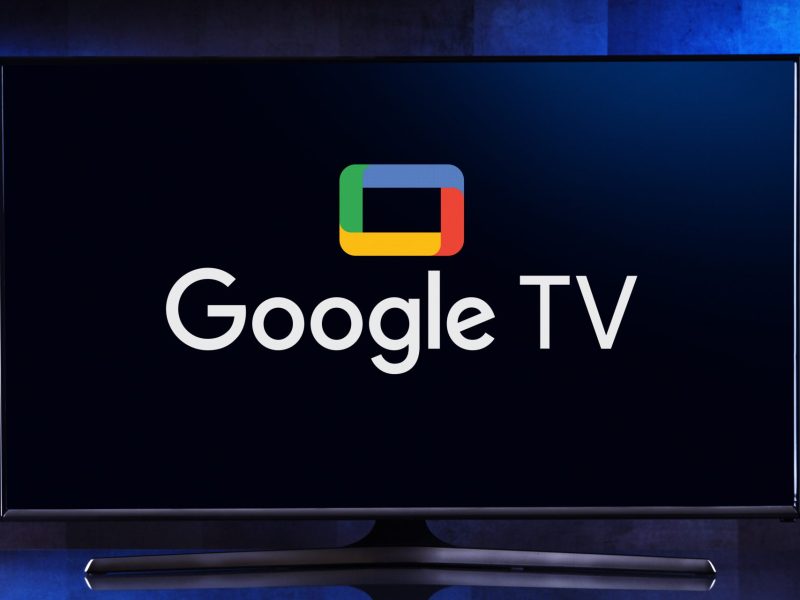 Google TV wird auf einem Fernseher angezeigt.