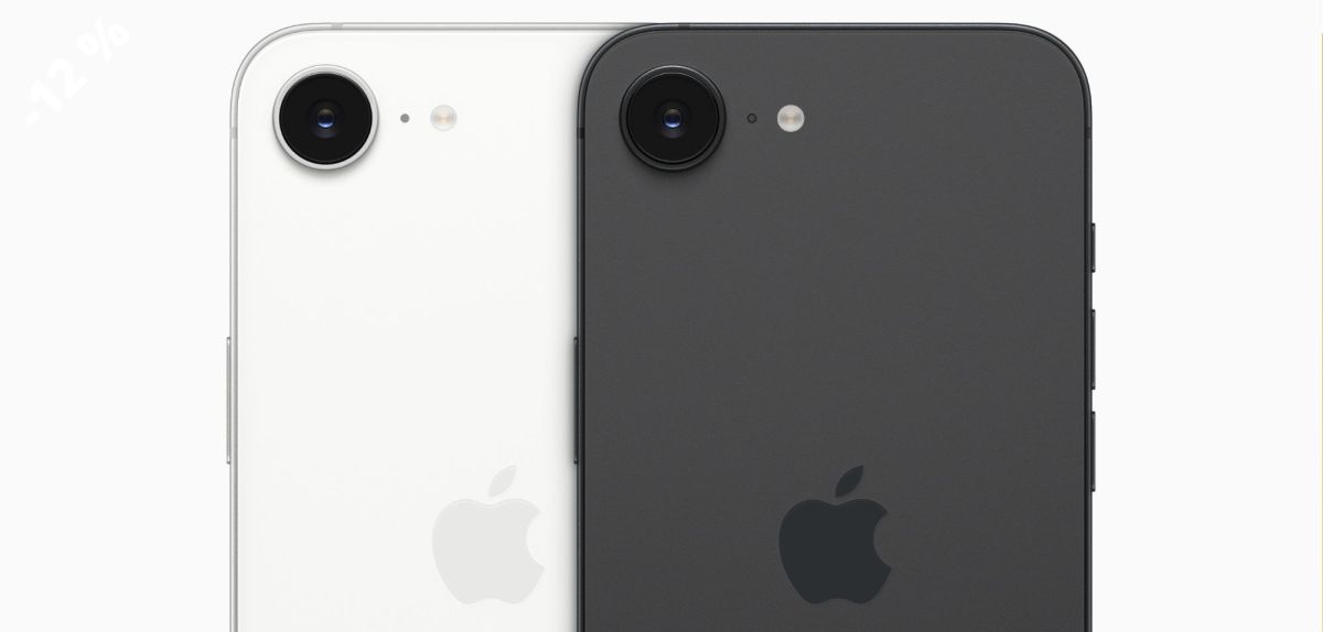 Zwei iPhone 16e. Eins in Schwarz, eins in Weiß.