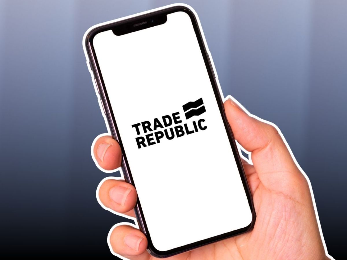 Trade Republic-Logo auf einem Smartphone