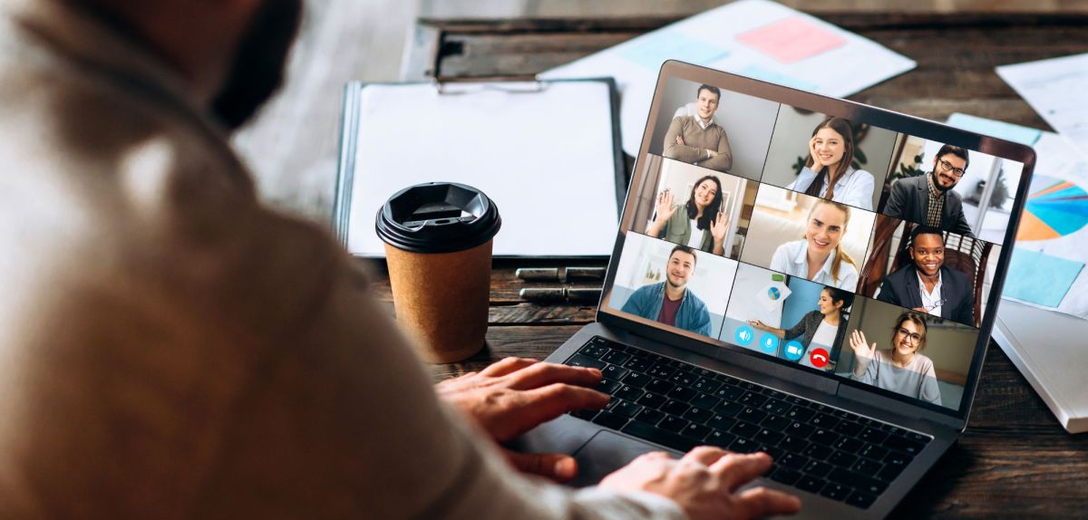 Zoom-Meeting auf dem Laptop