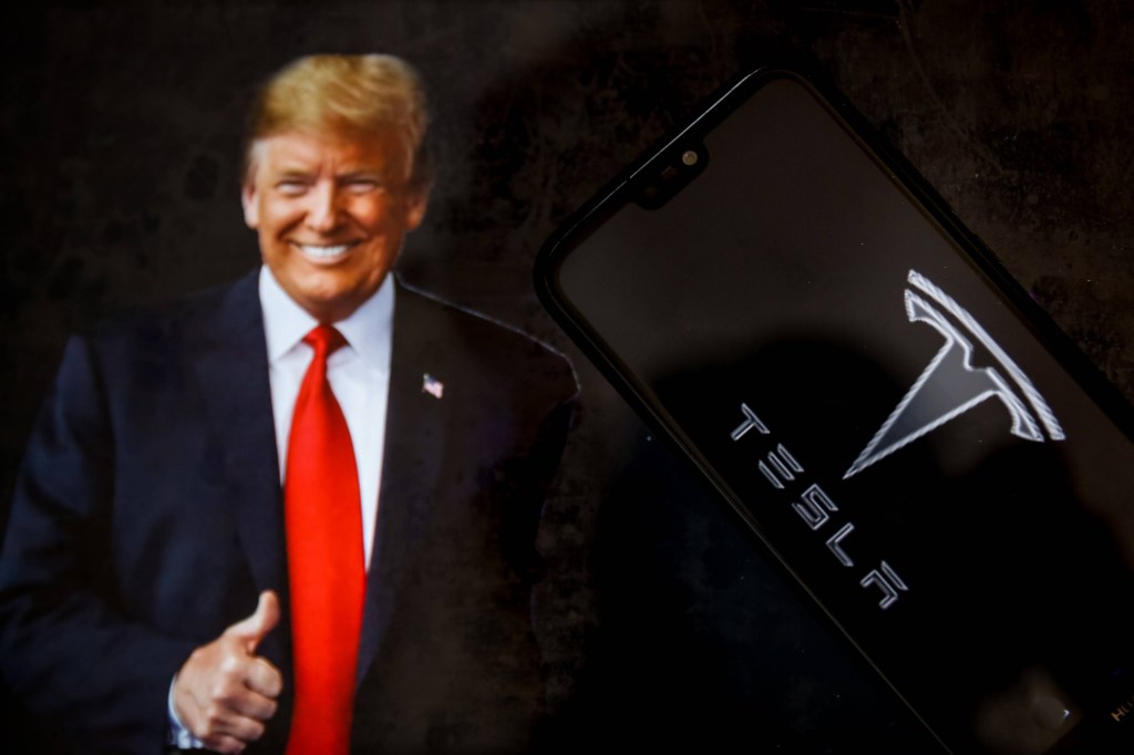 Donald Trump: Damit droht er Tesla-Gegnern jetzt â€“ â€žsie werden durch die HÃ¶lle gehenâ€œ